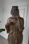 Çiçek Broşlu Saten Gömlek Camel